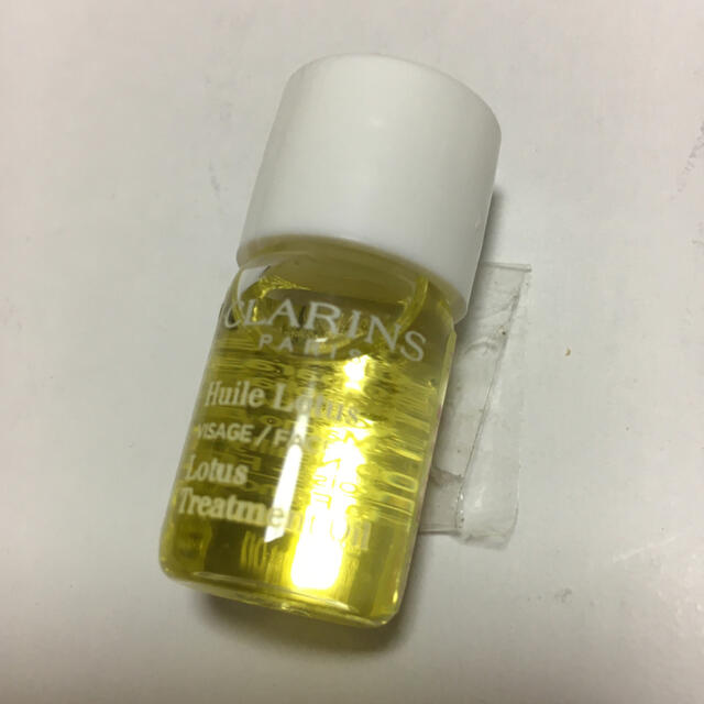 CLARINS(クラランス)のCLARINS プラント フェイス オイル デハイドレイテッドスキン 2ml コスメ/美容のスキンケア/基礎化粧品(フェイスオイル/バーム)の商品写真