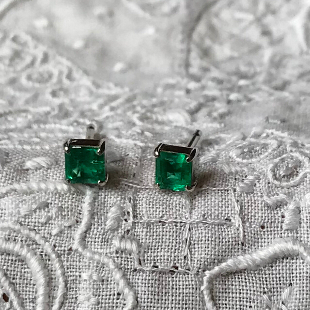 PT900 エメラルド0.52ct.ピアス | maxicenter.mx