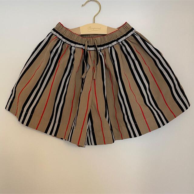 BURBERRY(バーバリー)の【専用出品】バーバリー　キッズ☆ショートパンツ☆size8 キッズ/ベビー/マタニティのキッズ服女の子用(90cm~)(パンツ/スパッツ)の商品写真