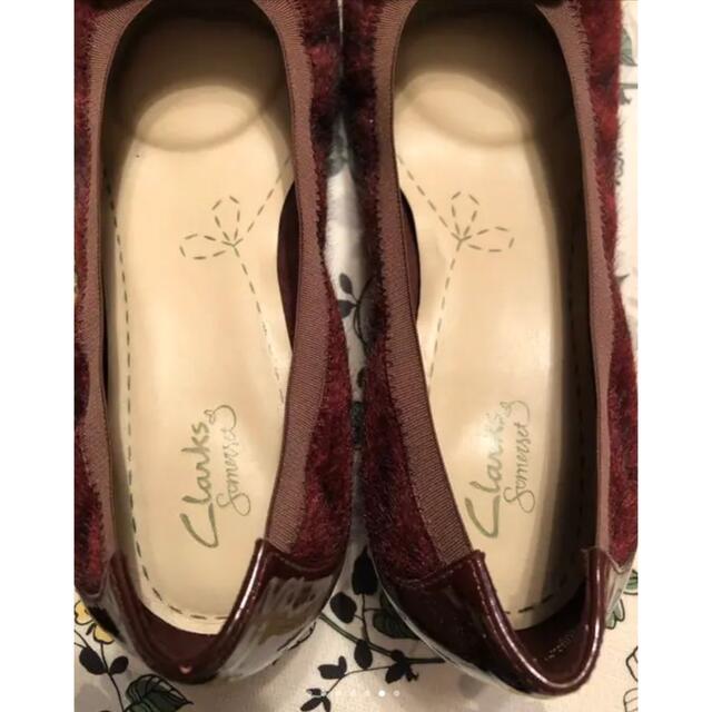 Clarks(クラークス)のクラークス　23.5cm　ボルドー　エナメル　リボン　りぼん　美品！ レディースの靴/シューズ(バレエシューズ)の商品写真