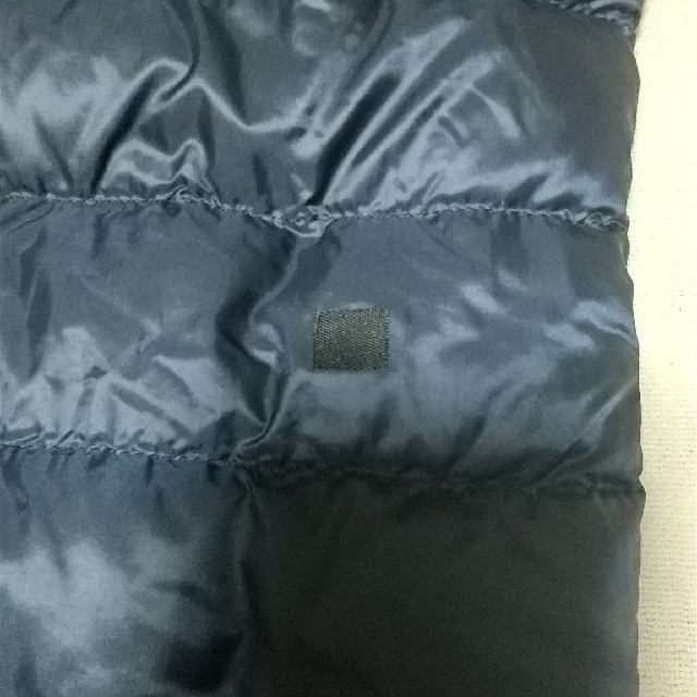 UNIQLO(ユニクロ)のUNIQLO ユニクロ ウルトラライトダウン Lサイズ 紺色 メンズのジャケット/アウター(ダウンベスト)の商品写真