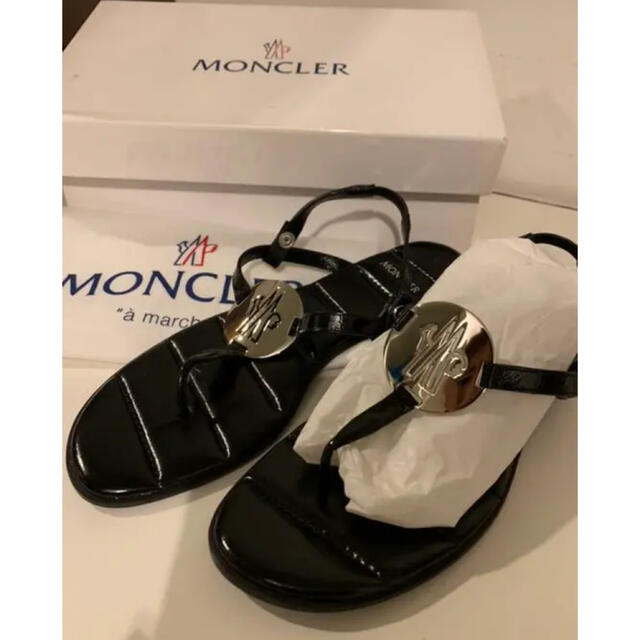 MONCLER(モンクレール)の【新品】モンクレール MONCLER トングサンダル ブラック レディースの靴/シューズ(サンダル)の商品写真