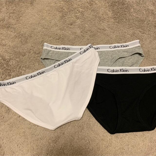 Calvin Klein(カルバンクライン)のCalvin Klein ショートパンツ 3色 レディースのパンツ(ショートパンツ)の商品写真