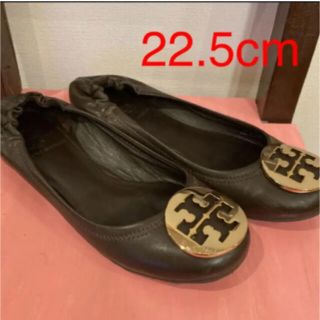 トリーバーチ(Tory Burch)の22.5cm トリーバーチ　ブラックパンプス　ゴールドロゴ(バレエシューズ)