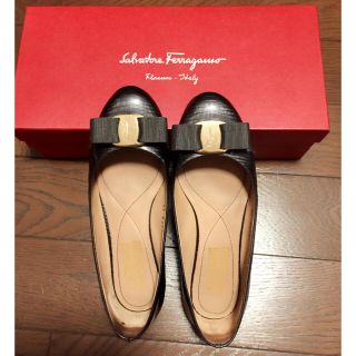 サルヴァトーレフェラガモ(Salvatore Ferragamo)のフェラガモ パテント フラットシューズ(バレエシューズ)