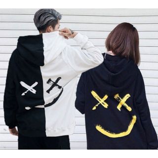 新品!大人気!落書きバックプリントパーカー スマイリー 韓国 黒白 ...