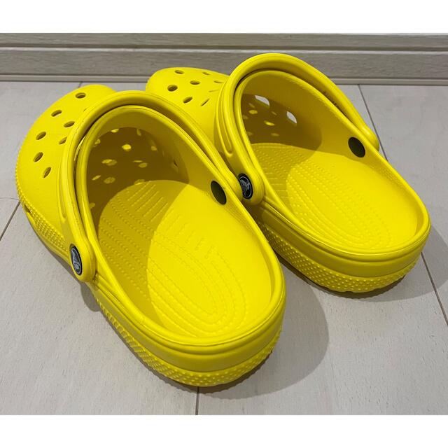 crocs(クロックス)のクロックス クラシック イエロー 24cm CROCS サンダル ユニセックス メンズの靴/シューズ(サンダル)の商品写真