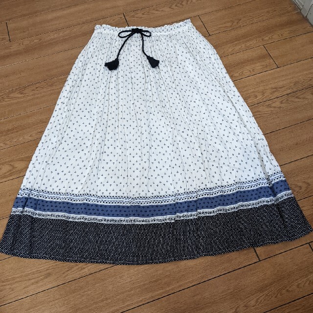 【SamansaMos2blue】花柄ロングスカート　Mサイズ　着用回数2回 レディースのスカート(ロングスカート)の商品写真