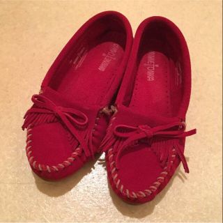 ミネトンカ(Minnetonka)のミネトンカ モカシン 赤 レッド(スリッポン/モカシン)