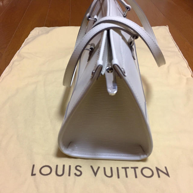 LOUIS VUITTON(ルイヴィトン)のヴィトン エピ ホワイトバック ほぼ未使用美品 レディースのバッグ(ハンドバッグ)の商品写真