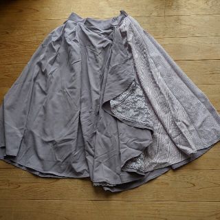 アクシーズファム(axes femme)のしらゆき様専用　axes femme　レースが可愛いラベンダー色のスカート(ひざ丈スカート)