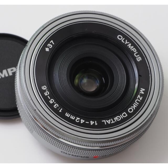 OLYMPUS(オリンパス)の【美品】オリンパスM.ZUIKO12-42mm❤️パンケーキズームレンズ❤️ スマホ/家電/カメラのカメラ(レンズ(ズーム))の商品写真