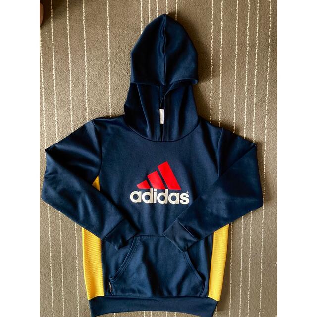 adidas(アディダス)のアディダス　パーカー キッズ/ベビー/マタニティのキッズ服男の子用(90cm~)(下着)の商品写真