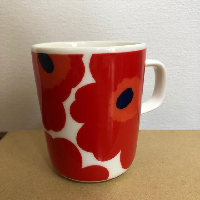 marimekko(マリメッコ)のマリメッコ　ウニッコ　マグカップ　レッド　300cc インテリア/住まい/日用品のキッチン/食器(グラス/カップ)の商品写真