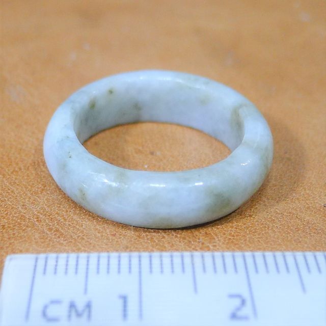 J746　ヒスイ　翡翠　リング　指輪　20号　ミャンマー　ジェイド　ジェダイト　 レディースのアクセサリー(リング(指輪))の商品写真