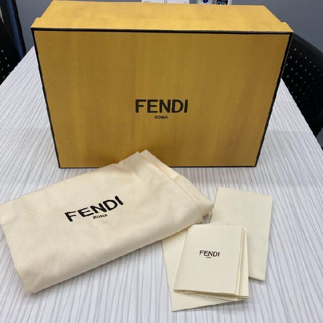 ップステッ FENDI - FENDI フェンディ GAG BUGS バグズアイ スニーカー