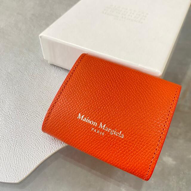 Maison Martin Margiela(マルタンマルジェラ)の【新品】メゾンマルジェラ 小銭入れ コインケース ユニセックス オレンジ メンズのファッション小物(コインケース/小銭入れ)の商品写真