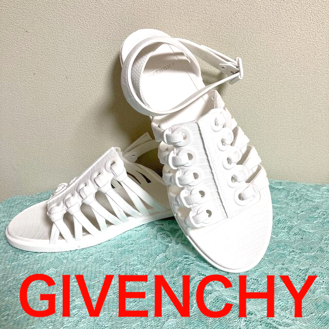 GIVENCHY(ジバンシィ)の値下げしました❣️ジバンシー　ラバーサンダル　白　美品 レディースの靴/シューズ(サンダル)の商品写真