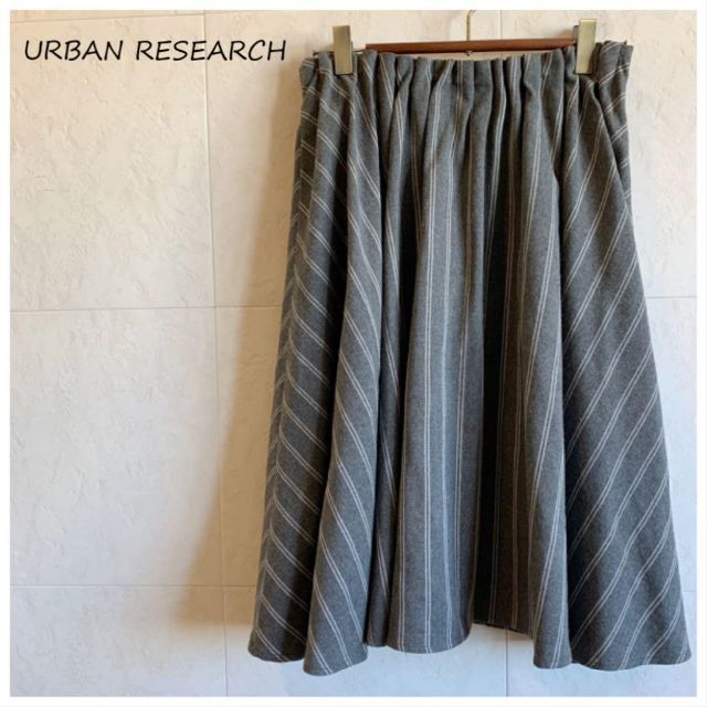 URBAN RESEARCH(アーバンリサーチ)のURBAN RESEARCH グレー ストライプ フレアスカート レディースのスカート(ひざ丈スカート)の商品写真