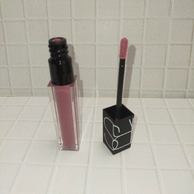 NARS(ナーズ)のNARS ベルベットリップグライド2713 BOUND コスメ/美容のベースメイク/化粧品(口紅)の商品写真