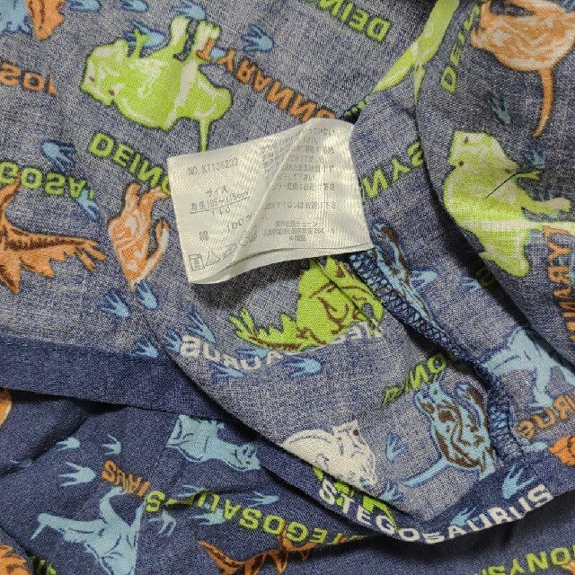 恐竜パジャマ上下セット　１１０cm キッズ/ベビー/マタニティのキッズ服男の子用(90cm~)(パジャマ)の商品写真