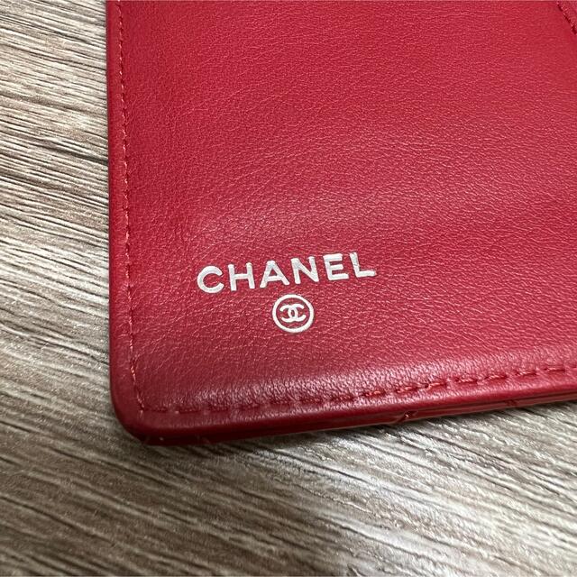 CHANEL(シャネル)の美品　シャネル　ブリリアント　マトラッセ　二つ折り長財布　ココマーク　エナメル レディースのファッション小物(財布)の商品写真