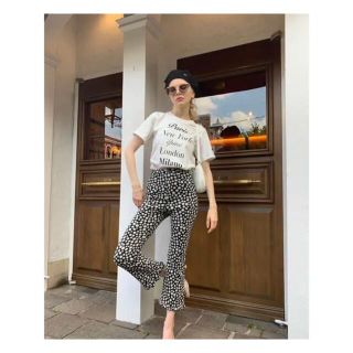 エピヌ(épine)のepine frill flower pants ブラック(カジュアルパンツ)