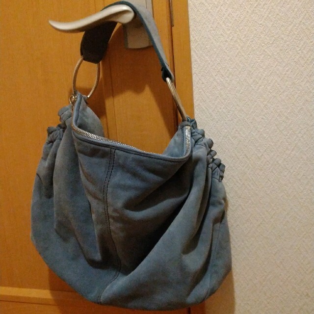 イタリア製 Desmo　デズモ　スエードバッグ　ブルー レディースのバッグ(ハンドバッグ)の商品写真