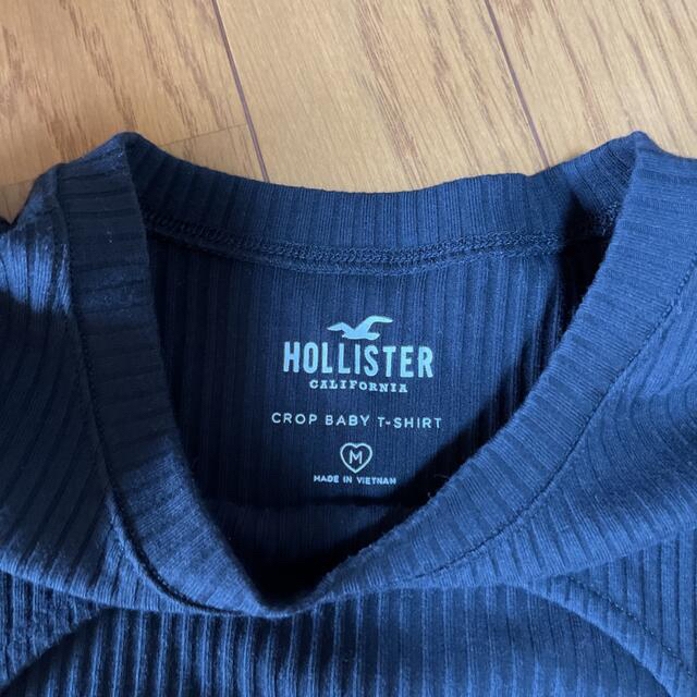 Hollister(ホリスター)のホリスター クロップト　Tシャツ　黒　HOLLISTER レディースのトップス(Tシャツ(長袖/七分))の商品写真