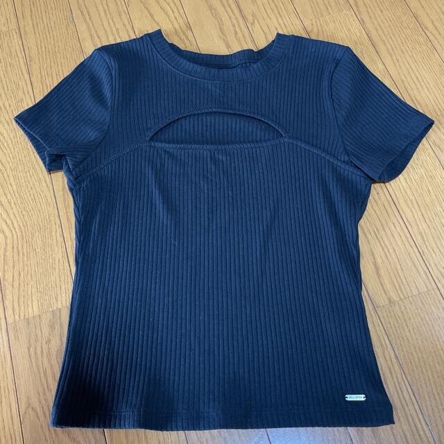 Hollister(ホリスター)のホリスター クロップト　Tシャツ　黒　HOLLISTER レディースのトップス(Tシャツ(長袖/七分))の商品写真