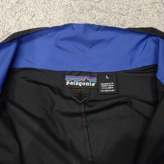 patagonia(パタゴニア)の最終値下パタゴニアナイロンパーカーブラックL 4000円送料込 メンズのジャケット/アウター(マウンテンパーカー)の商品写真