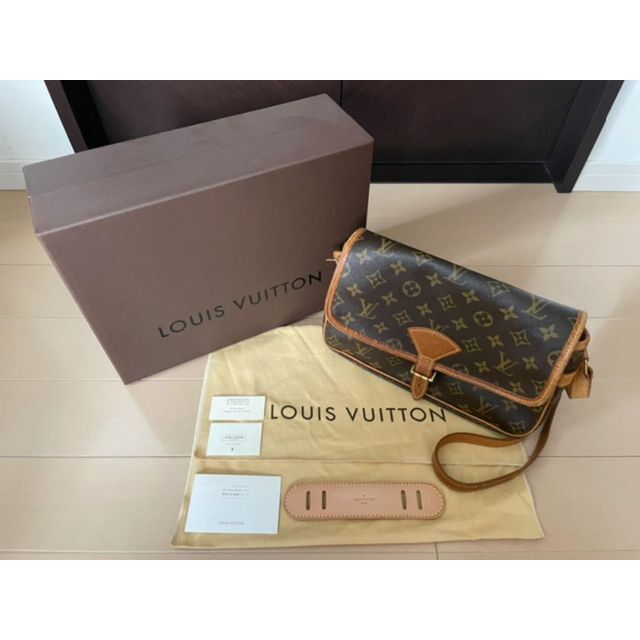 国内外の人気 LOUIS VUITTON - ルイヴィトン ショルダー ソローニュ