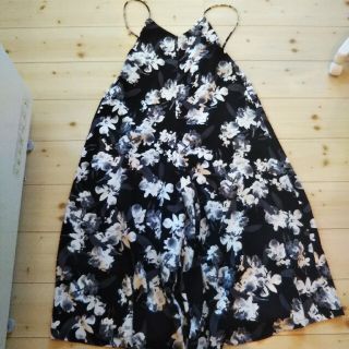 アズールバイマウジー(AZUL by moussy)のアズールバイマウジー 花柄のキャミソールサロペットMサイズ(サロペット/オーバーオール)