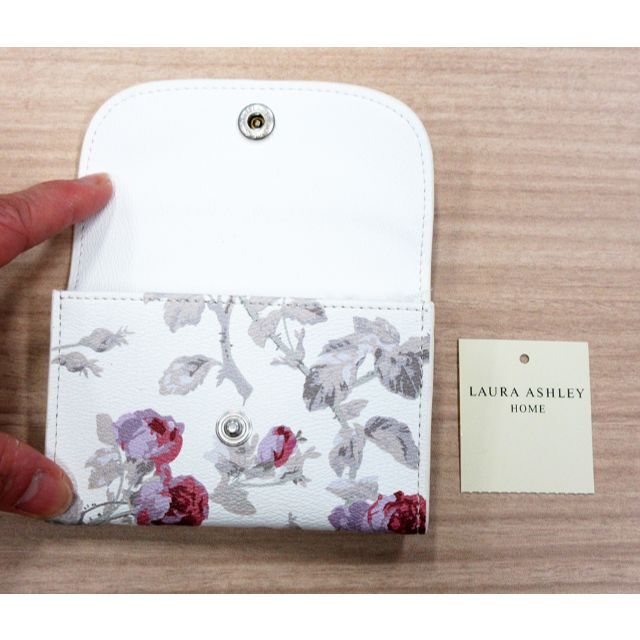LAURA ASHLEY(ローラアシュレイ)のローラアシュレイ　カードホルダー レディースのファッション小物(パスケース/IDカードホルダー)の商品写真
