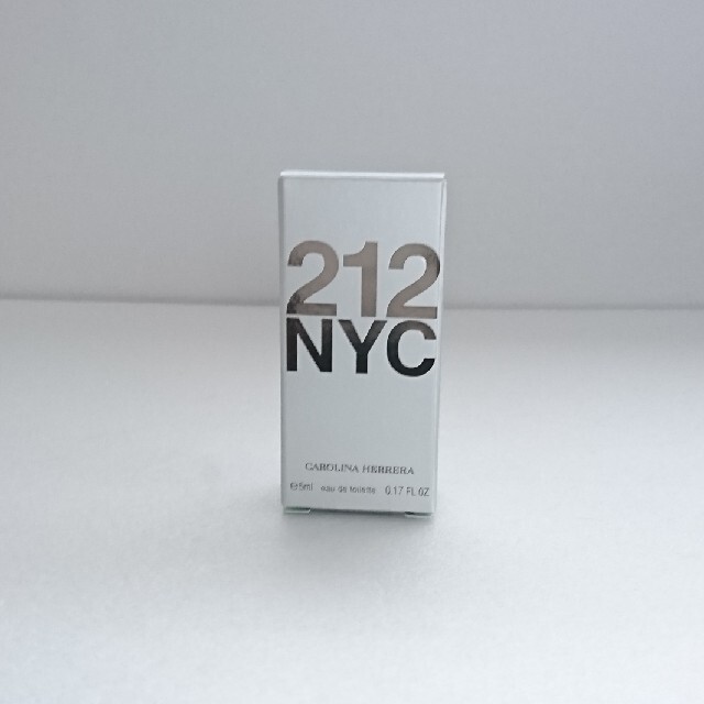 CAROLINA HERRERA(キャロライナヘレナ)のキャロライナへレラ 212 5ml NYC オードトワレ 香水 ミニ コスメ/美容の香水(香水(女性用))の商品写真