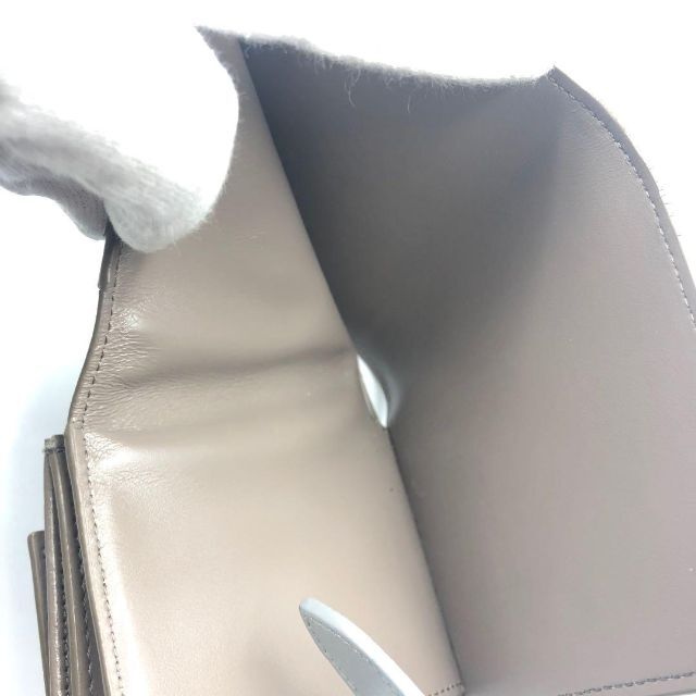 celine(セリーヌ)のセリーヌ スモールストラップウォレット 二つ折り財布 ペブル ミネラル レディースのファッション小物(財布)の商品写真