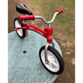 セール RADIO FLYER ラジオフライヤーバランスバイク(三輪車/乗り物)