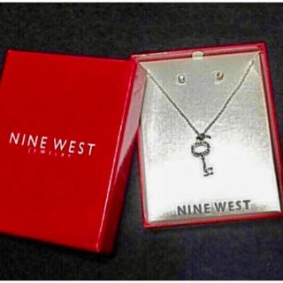 ナインウエスト(NINE WEST)の新品 箱入り❤️NINE WEST❤️ピアス ネックレスセット(ネックレス)