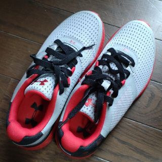 アンダーアーマー(UNDER ARMOUR)の本日限定　UNDER ARMOUR　スニーカー　23cm(スニーカー)