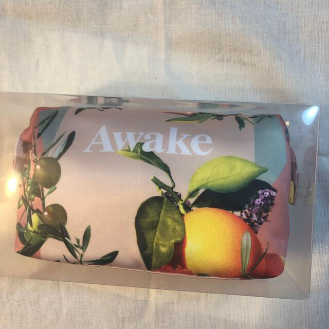 AWAKE(アウェイク)のアウェイクAWAKE ホリデーメイクアップキット コスメ/美容のキット/セット(コフレ/メイクアップセット)の商品写真