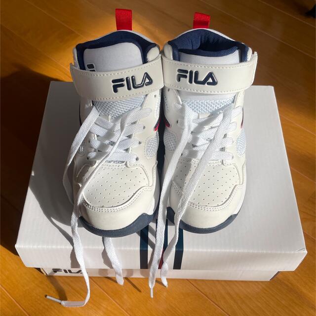 FILA(フィラ)のFILA バッシュ 19cm バスケ スニーカー スポーツ/アウトドアのスポーツ/アウトドア その他(バスケットボール)の商品写真