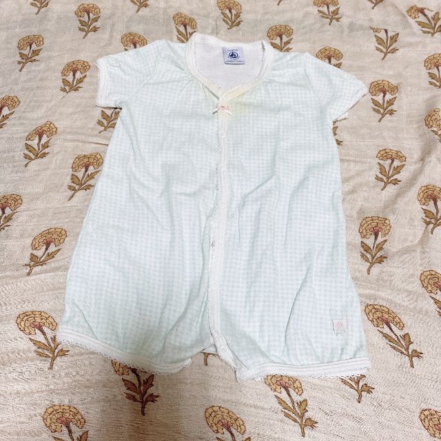 PETIT BATEAU(プチバトー)の【プチバトー】爽やかチェック柄ロンパース　67cm　6M　ベビー キッズ/ベビー/マタニティのベビー服(~85cm)(ロンパース)の商品写真