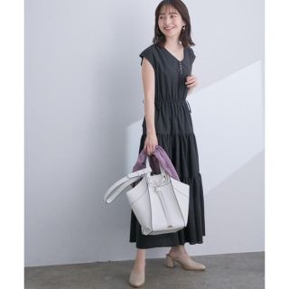 ヴィス(ViS)の美品　vis 華やかなボリュームで魅せる　ティアードワンピース(ロングワンピース/マキシワンピース)