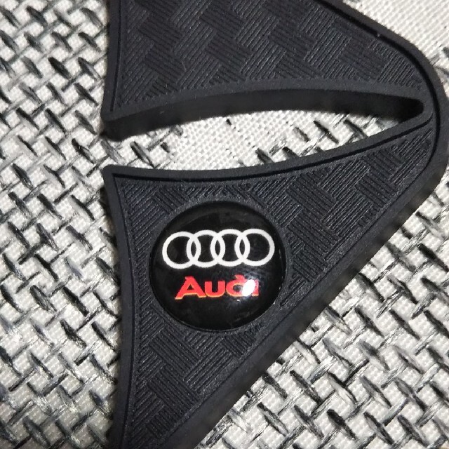AUDI(アウディ)のアウディ ドアエッジプロテクターステッカー2pブラック 自動車/バイクの自動車(車外アクセサリ)の商品写真