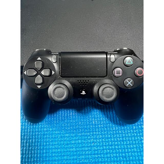 PlayStation4(プレイステーション4)のPlayStation4本体 jetblack500gb cuh2000ab01 エンタメ/ホビーのゲームソフト/ゲーム機本体(家庭用ゲーム機本体)の商品写真