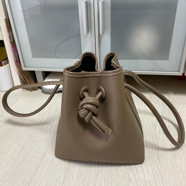 TOMORROWLAND(トゥモローランド)の美品! vasic bond mini taupe ヴァジック　ボンドミニ レディースのバッグ(トートバッグ)の商品写真