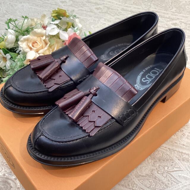 TOD'S(トッズ)の💓トッズ　ローファー  ブラック×ブラウン　37 レディースの靴/シューズ(ローファー/革靴)の商品写真