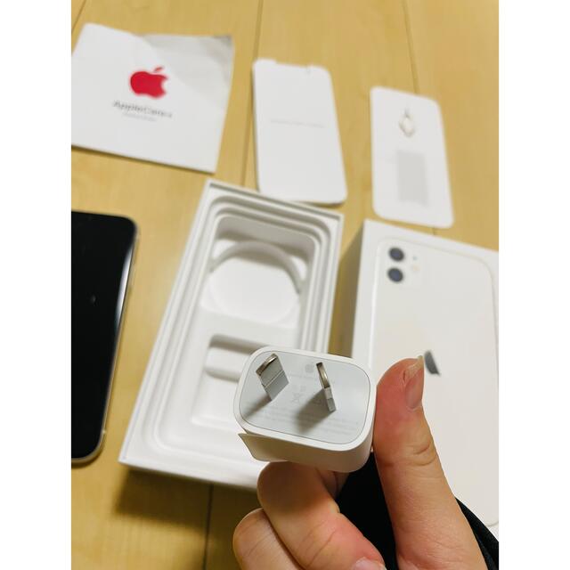 iPhone(アイフォーン)のiPhone11 SIMフリー　128GB ホワイト　白　画面割れ スマホ/家電/カメラのスマートフォン/携帯電話(スマートフォン本体)の商品写真