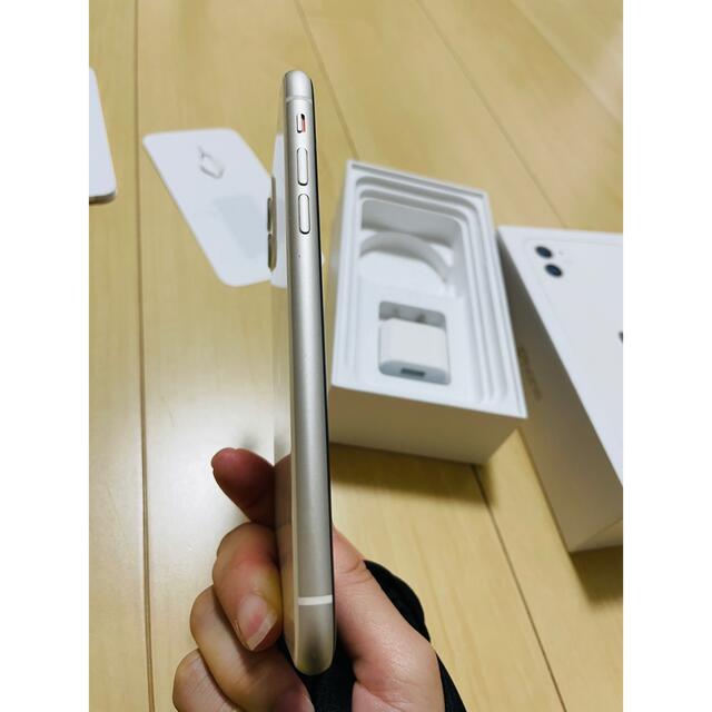 iPhone(アイフォーン)のiPhone11 SIMフリー　128GB ホワイト　白　画面割れ スマホ/家電/カメラのスマートフォン/携帯電話(スマートフォン本体)の商品写真