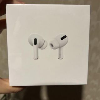 アップル(Apple)の【正規品・新品未使用】Apple AirPods Pro エアポッズ プロ 本体(ヘッドフォン/イヤフォン)